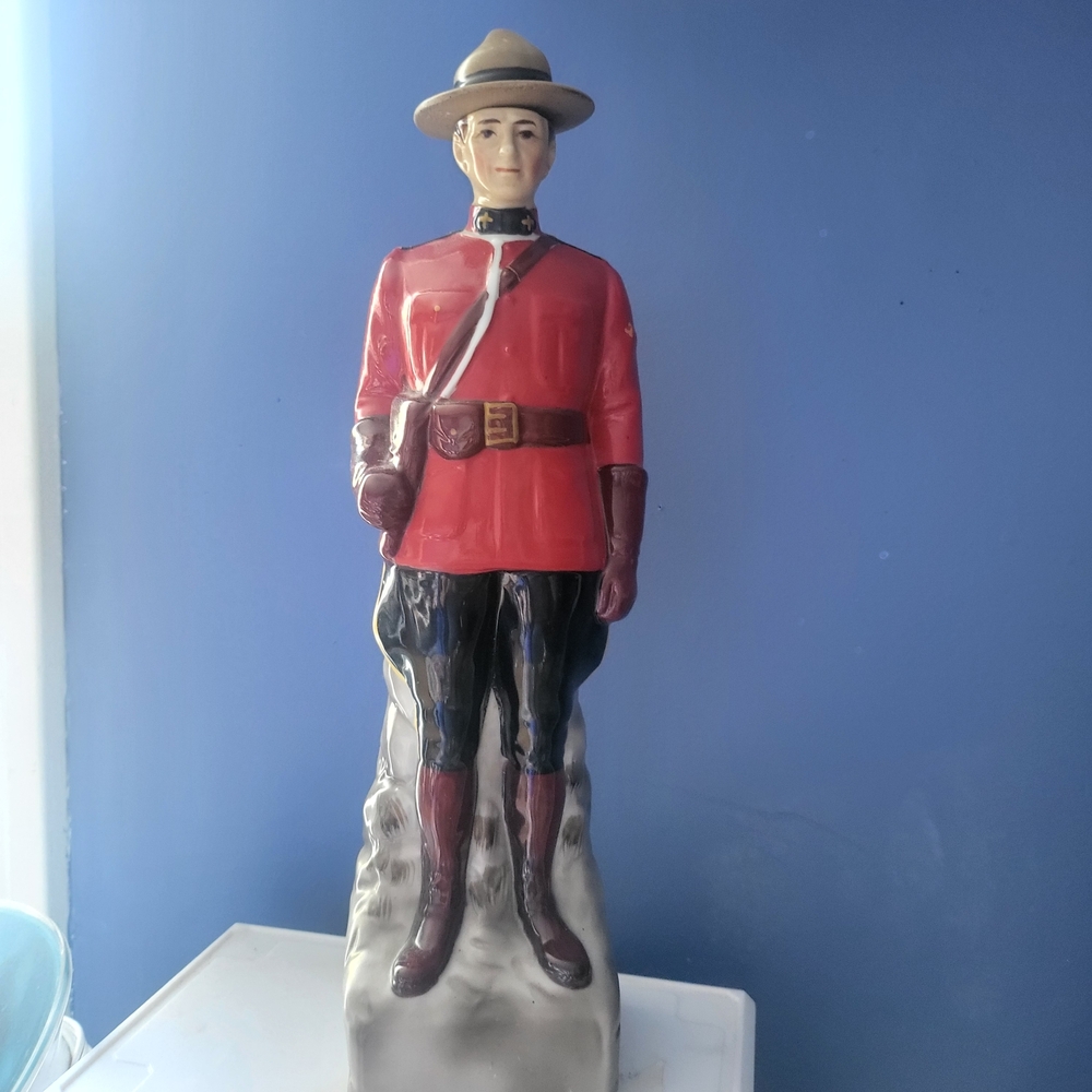 1969 Royal Canadian Mounted Police (RCMP) Mountie Decantor